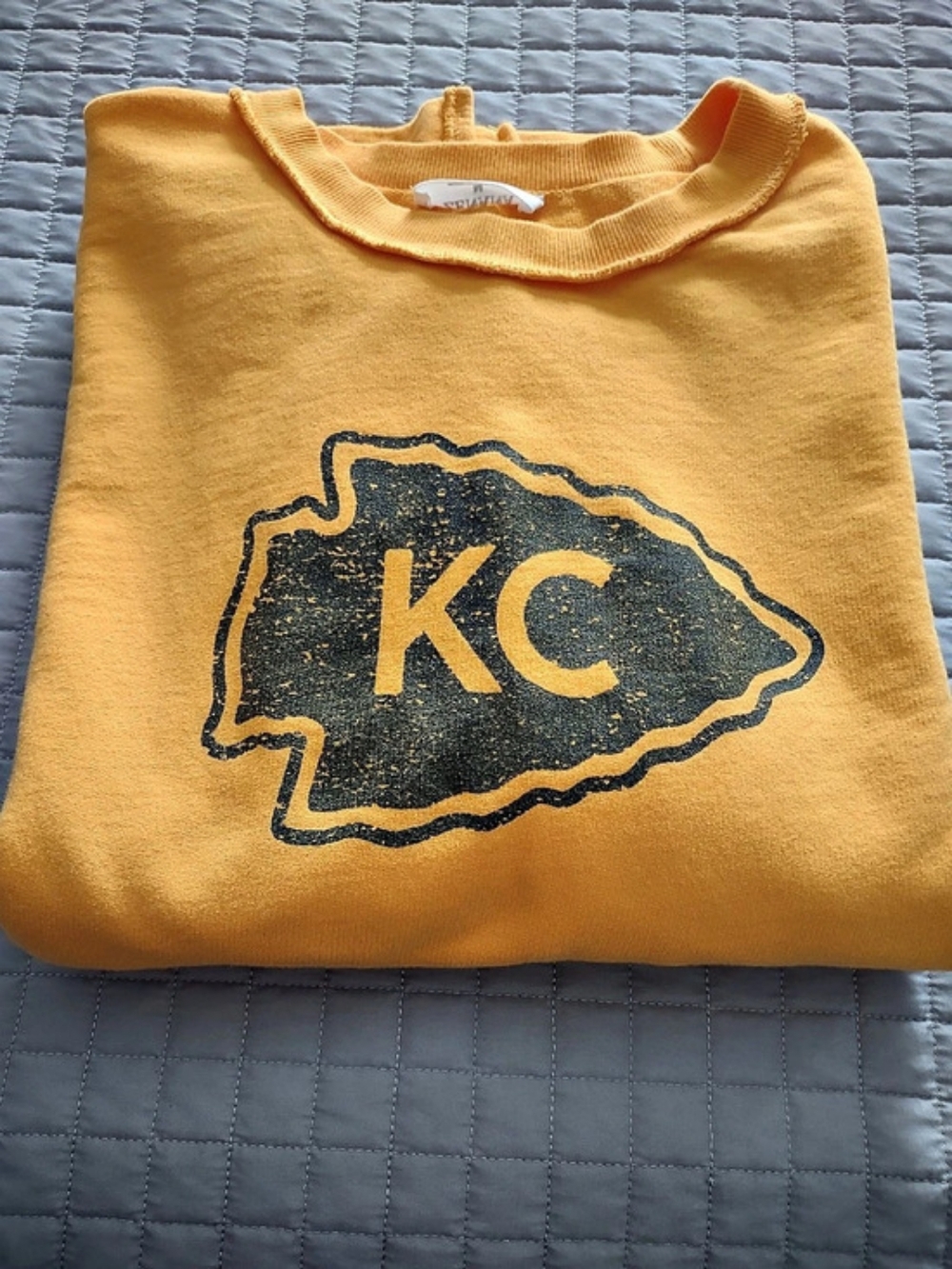 ZENANA KC Graphic Crewneck in Gold Size Medium